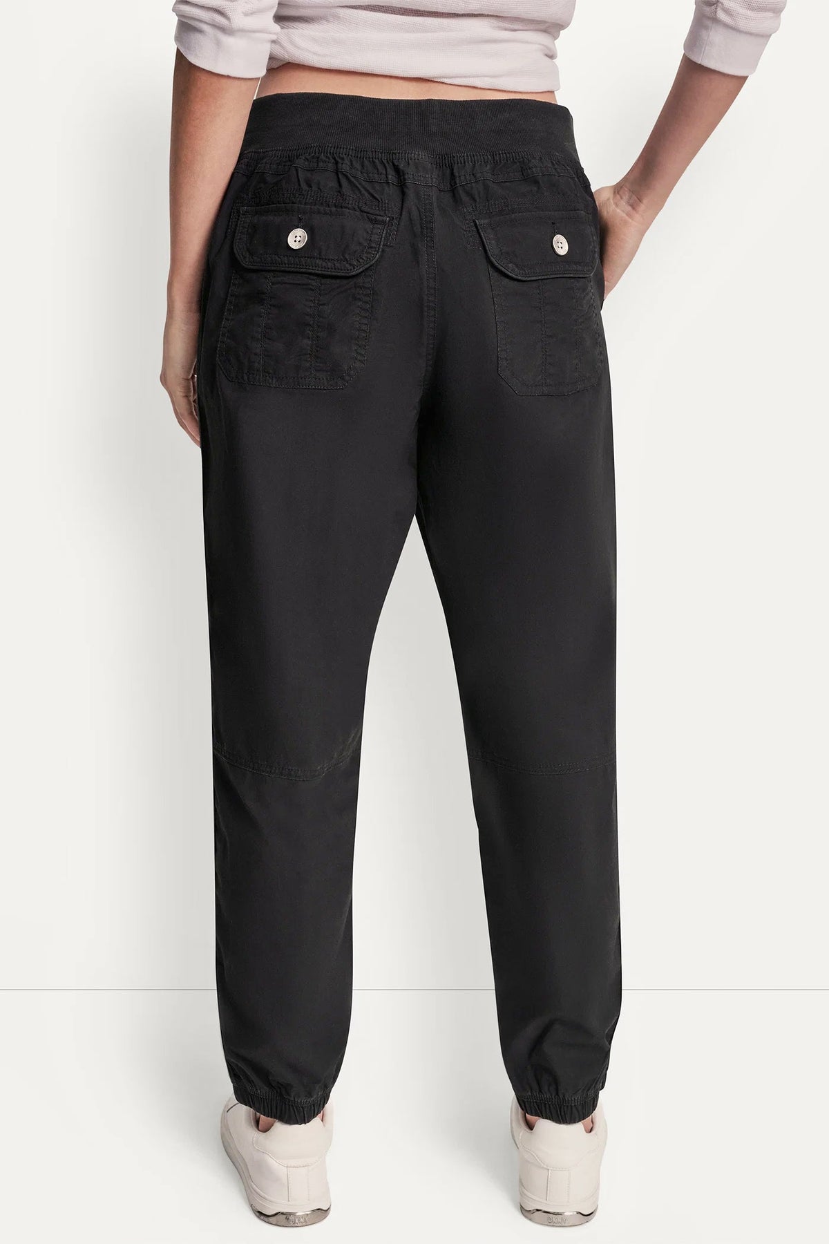 DKNY HIGH-RISE SLIM UTILITY JOGGER