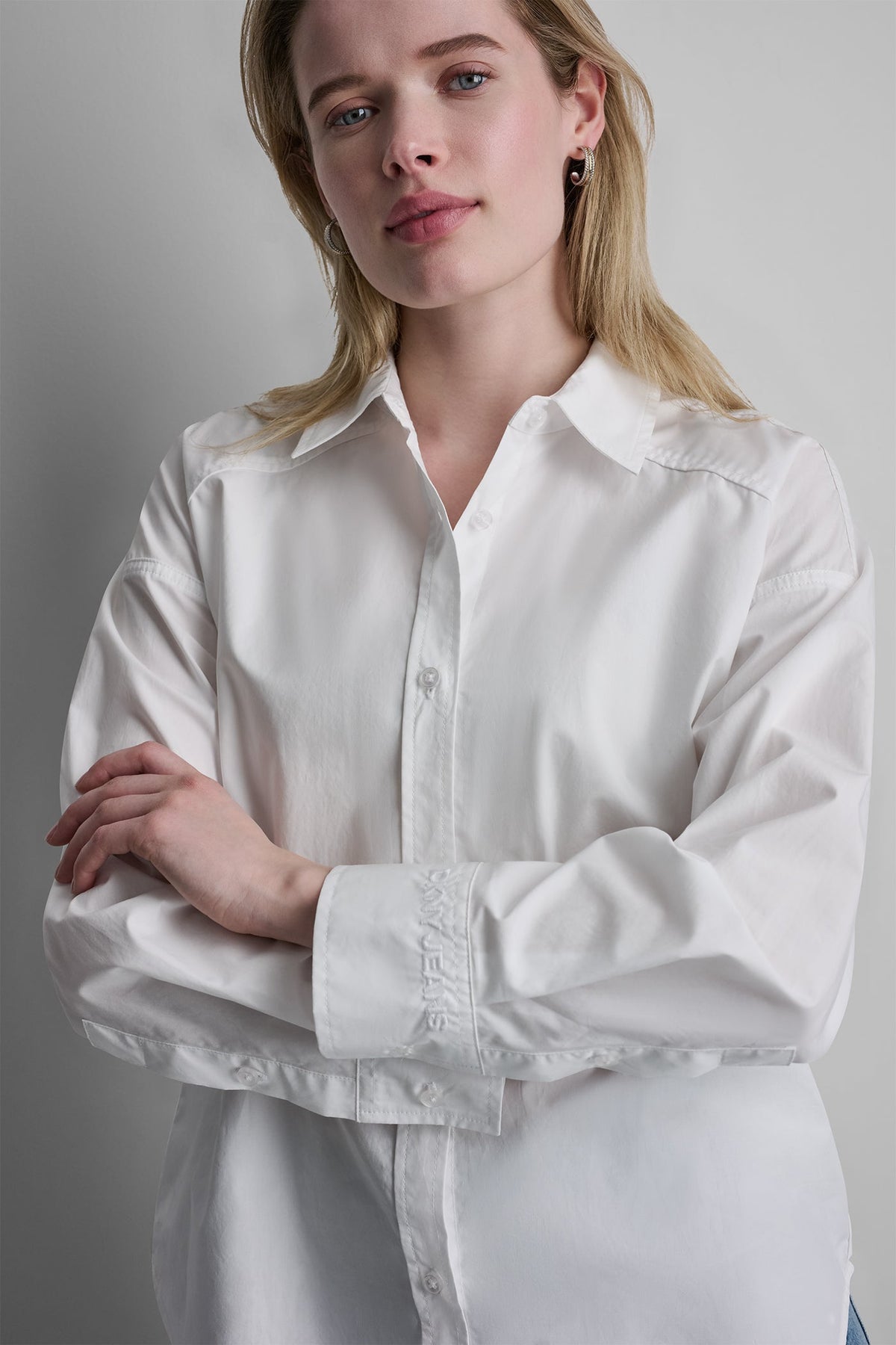 DKNY BUTTON FRONT SHIRT WITH FITTED BACK