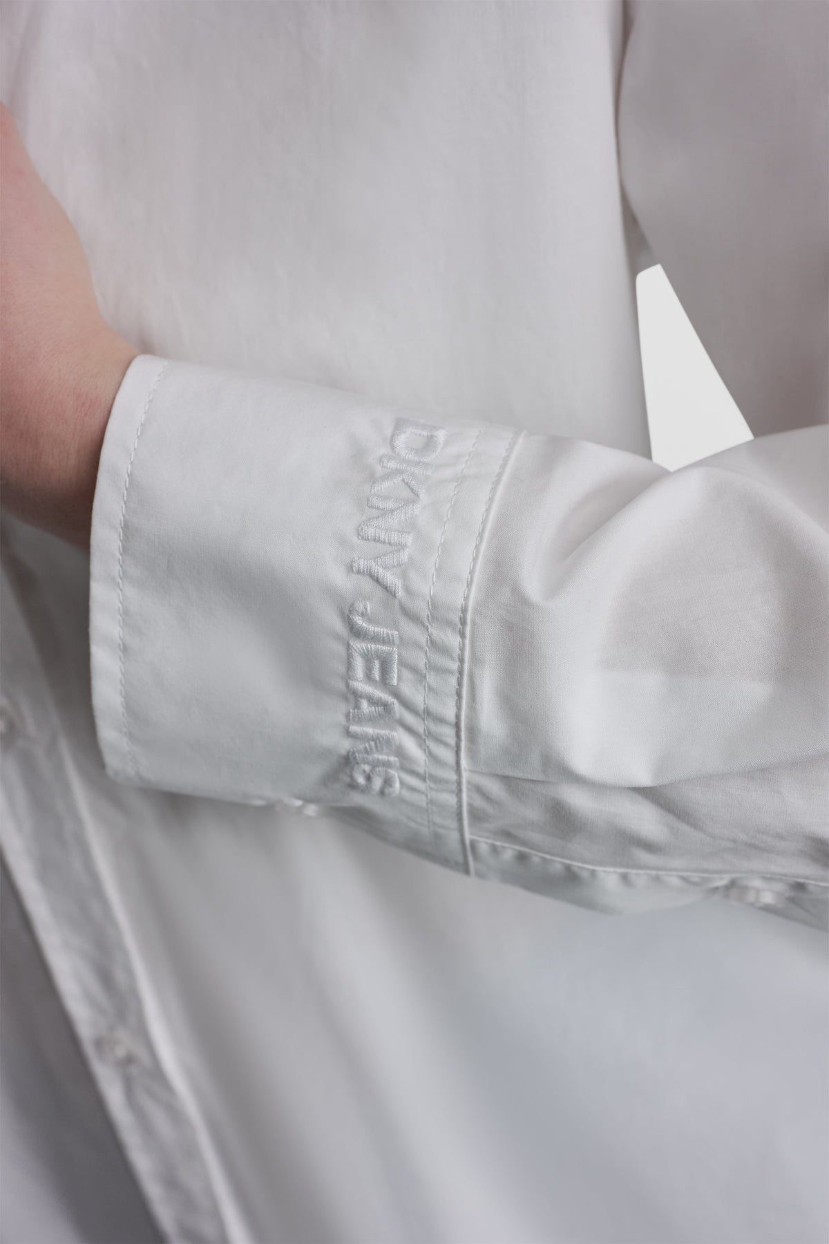 DKNY BUTTON FRONT SHIRT WITH FITTED BACK