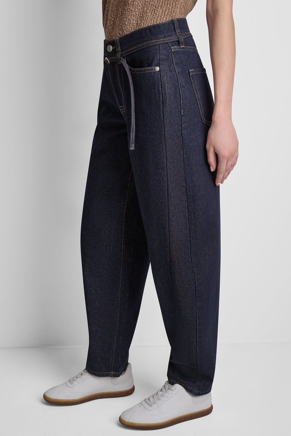 DKNY MID-RISE BARREL JEAN