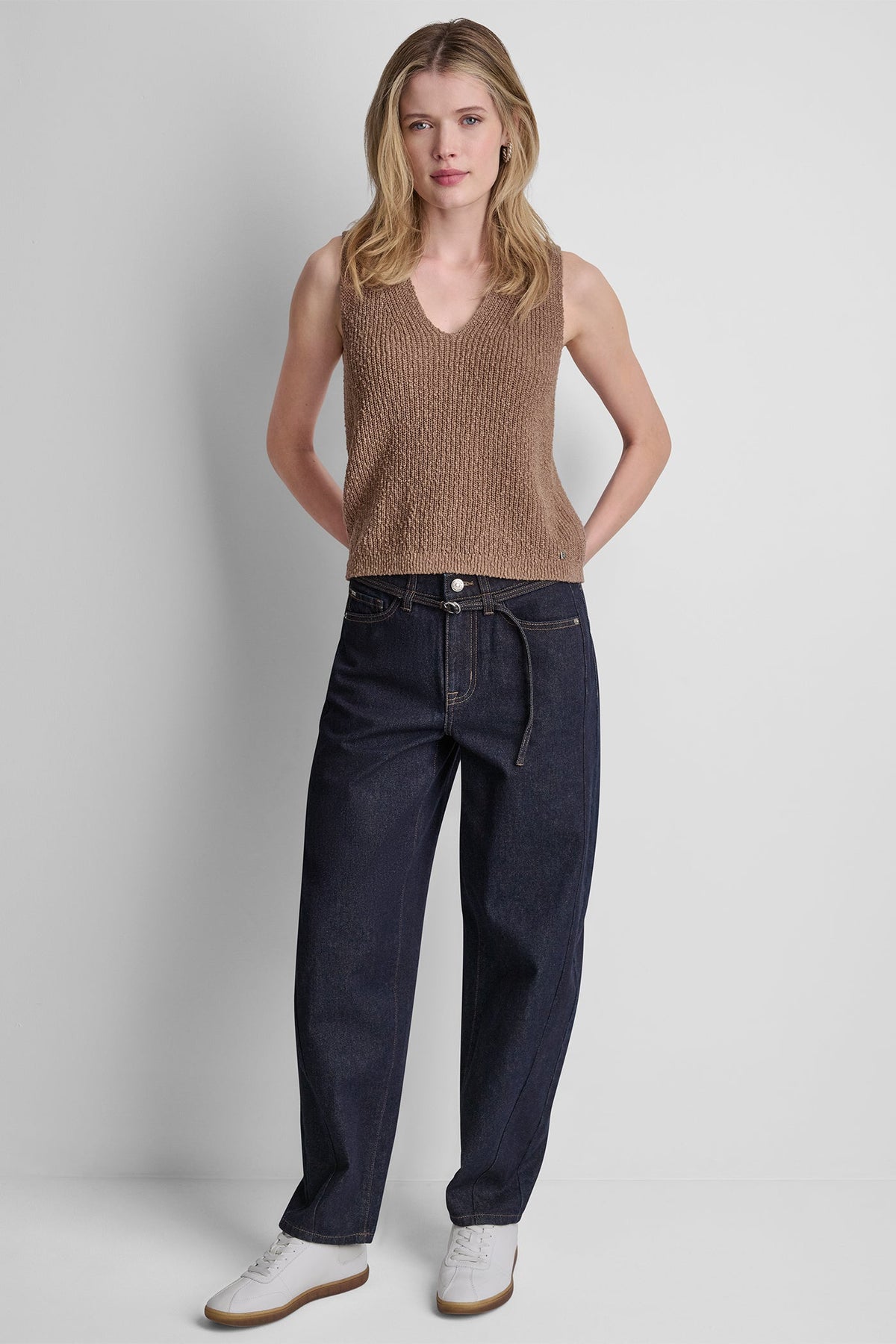 DKNY MID-RISE BARREL JEAN