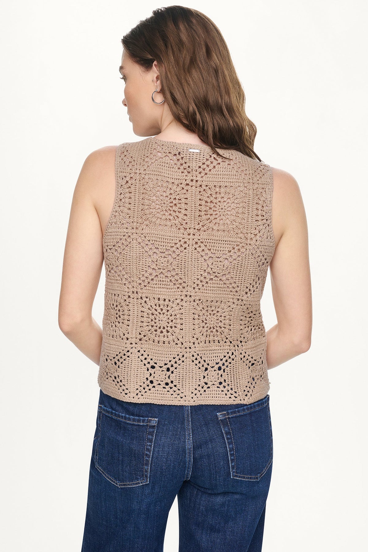 DKNY SLEEVELESS CROCHET SQUARE SWEATER