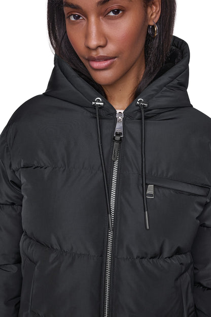 DKNY CONTRAST LINED SHORT HOODED PUFFER