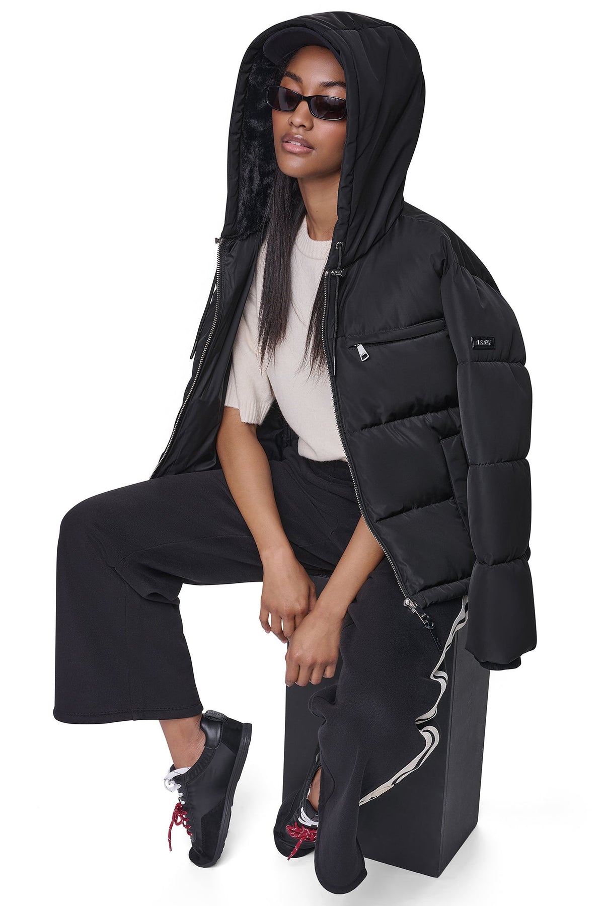DKNY CONTRAST LINED SHORT HOODED PUFFER