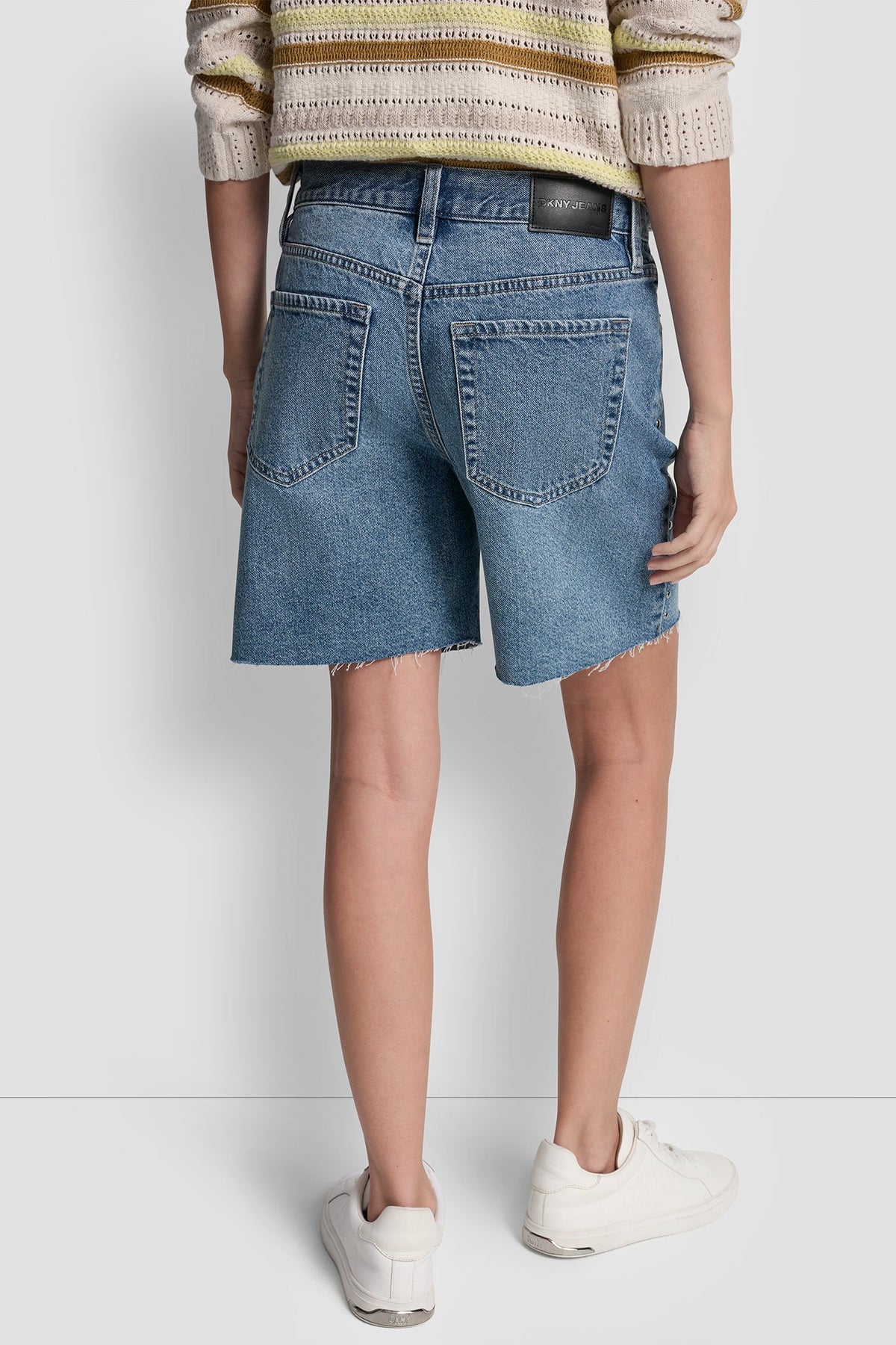 DKNY MID-RISE DENIM SHORT